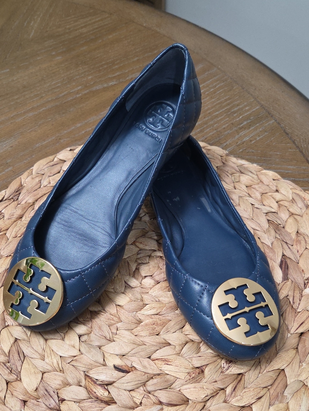 Tory Burch Navy Blue Quilted Leather Ballet Flats Gold Logo Medallion 8.5